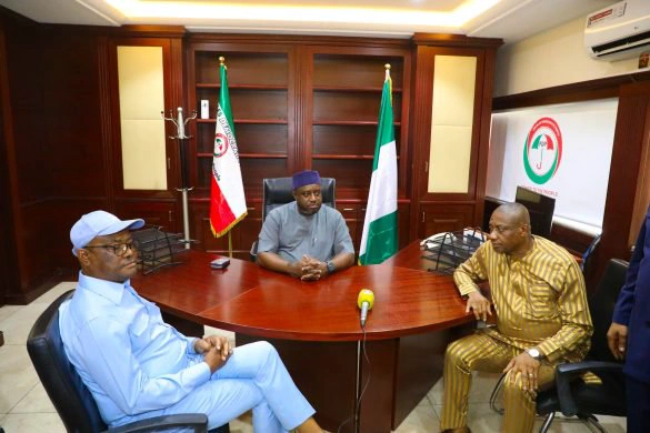 50d8668a15ed1f3eb1b90bb5bfd00223